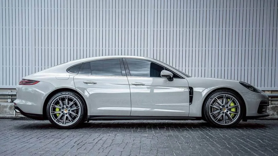 2018 Porsche Panamera II 2