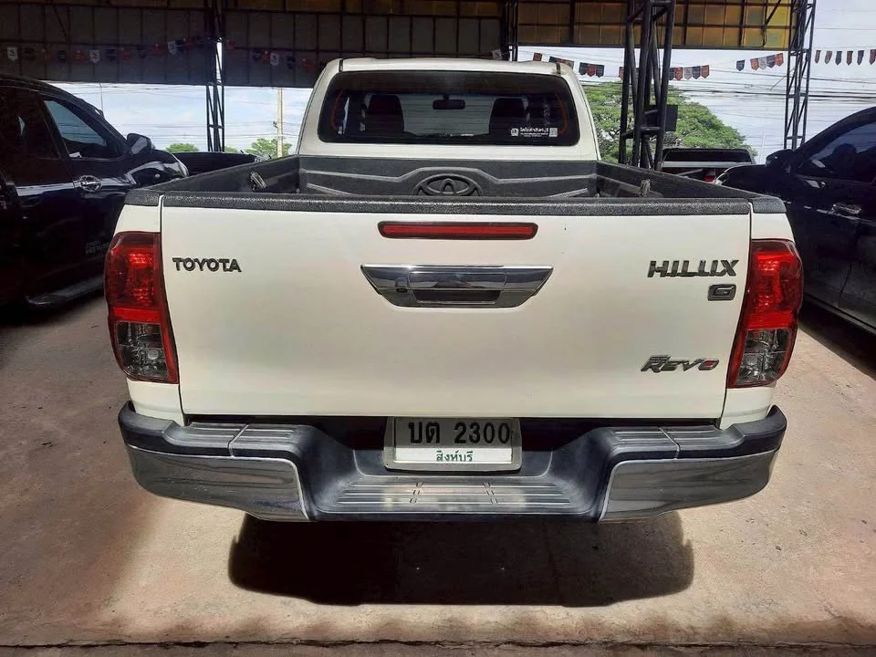 2017 Toyota Hilux VIII 2