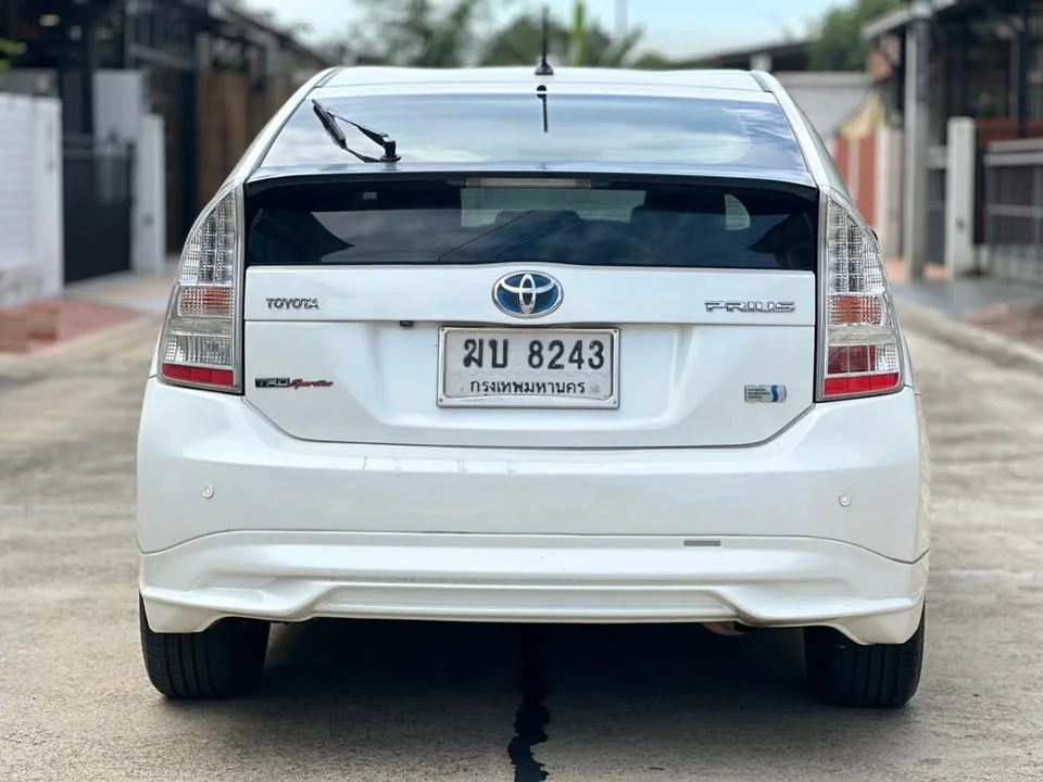 2011 Toyota Prius III 2
