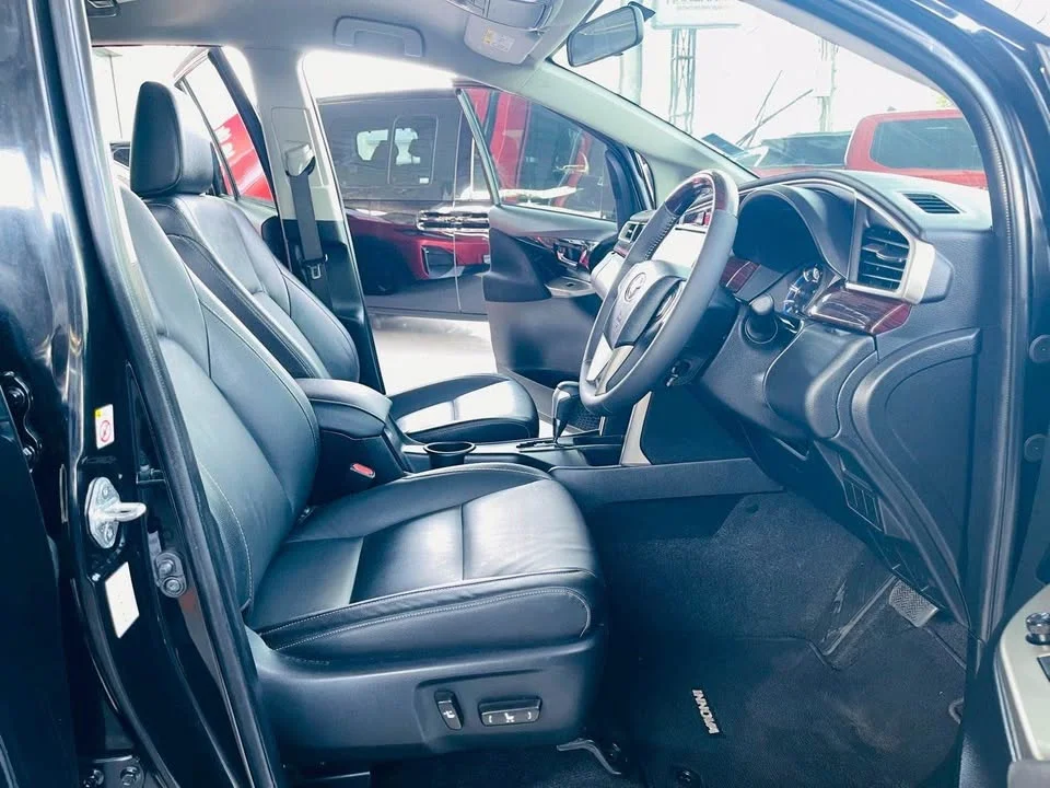 2017 Toyota Innova II 2