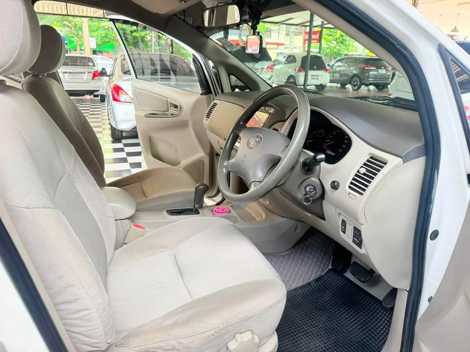2011 Toyota Innova I 2