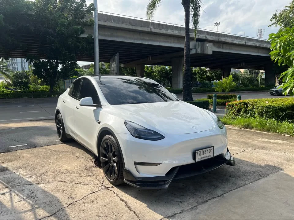 2023 Tesla Model Y 2