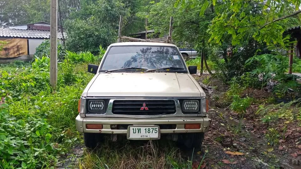 Mitsubishi Triton II 2