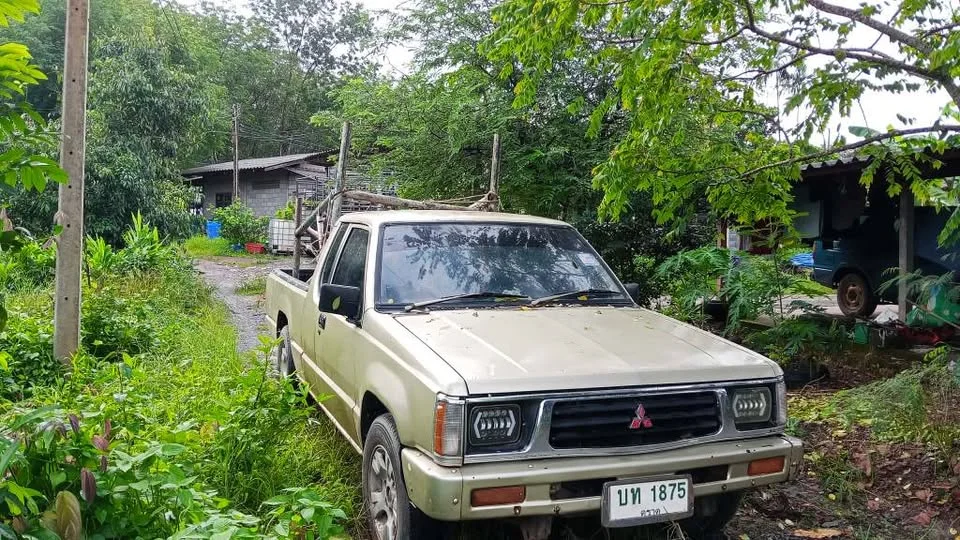 Mitsubishi Triton II 3