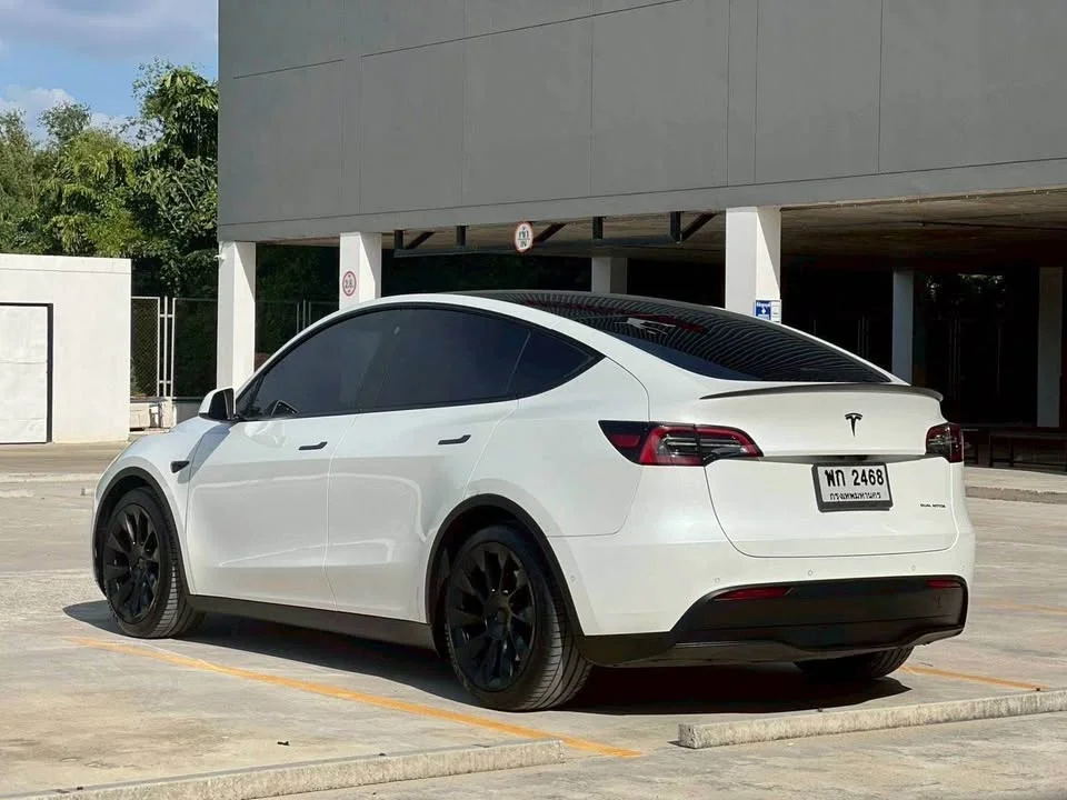 2023 Tesla Model Y 2