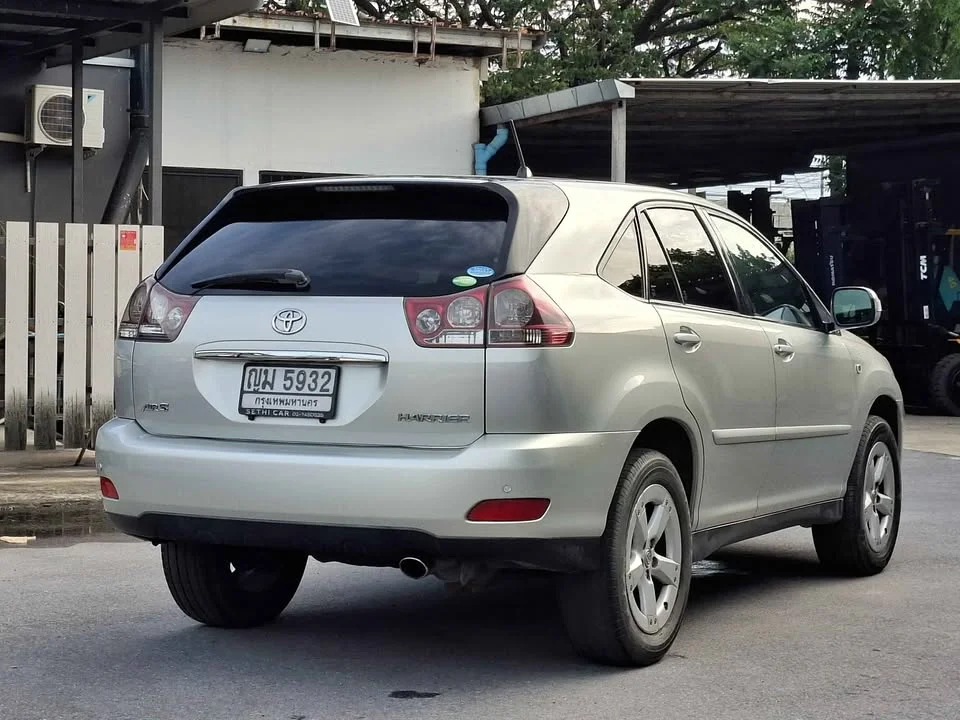 2003 Toyota Harrier II 2