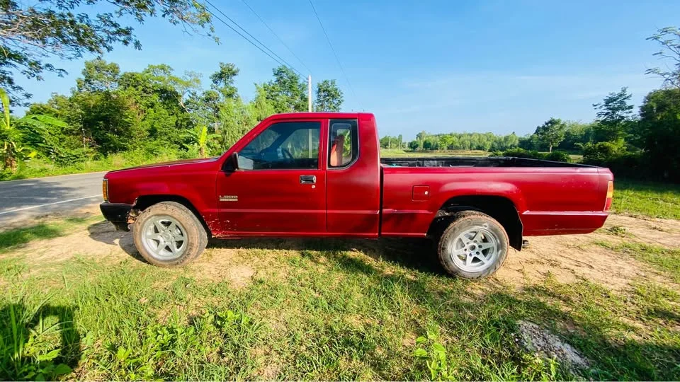 1997 Mitsubishi Triton II 2