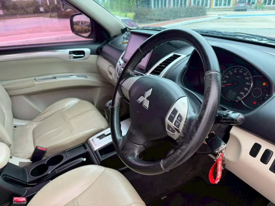 2012 Mitsubishi Pajero Sport II 2