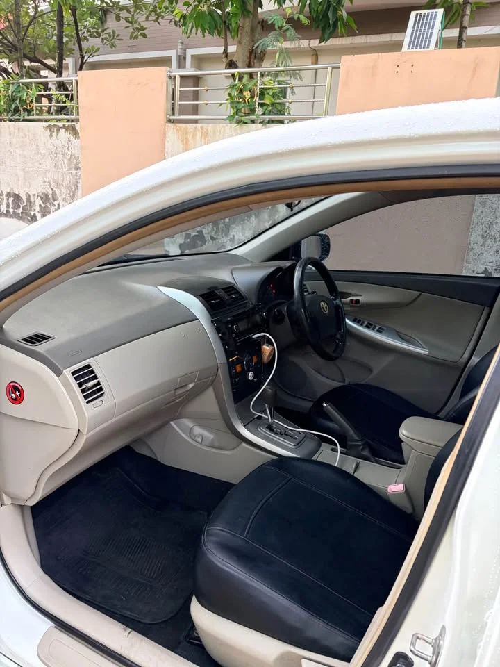 2013 Toyota Corolla Altis X (E140) 3