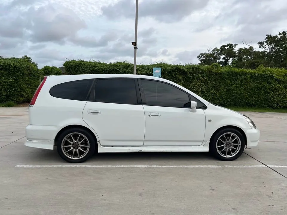 2004 Honda Stream I 3