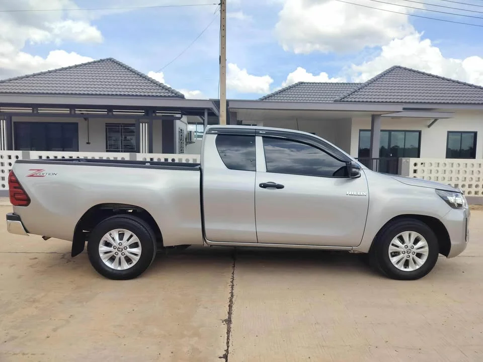 2021 Toyota Hilux VIII 2