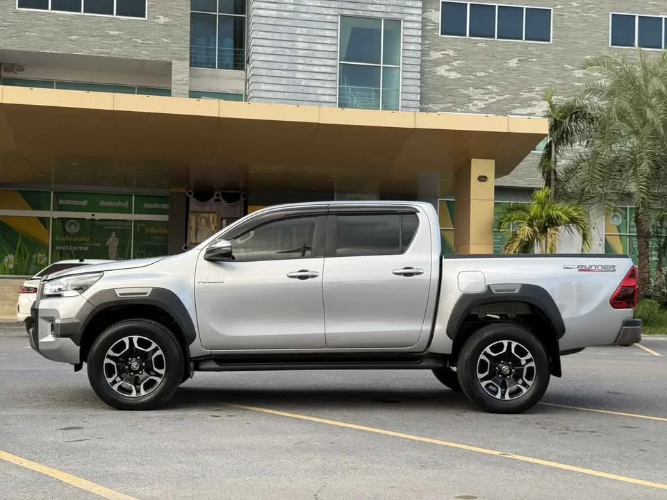 2023 Toyota Hilux VIII 2