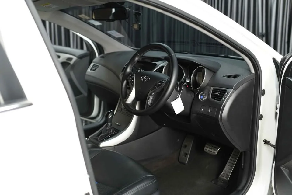 2016 Hyundai Elantra V 2