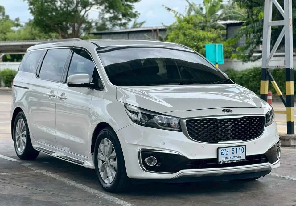 2015 Kia Carnival III 3