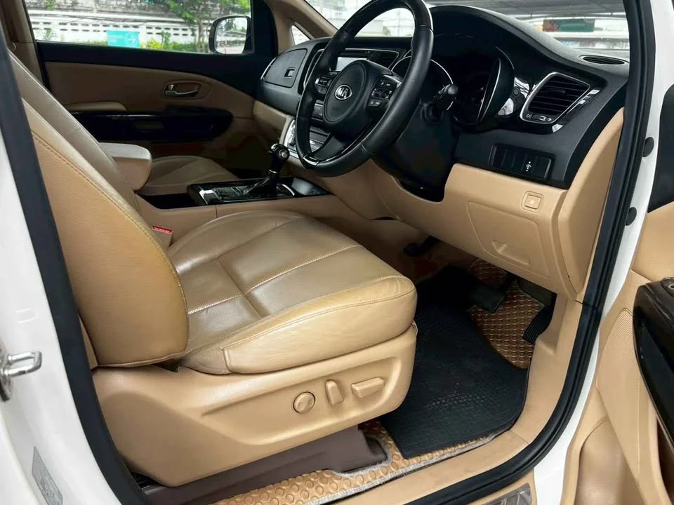 2015 Kia Carnival III 2
