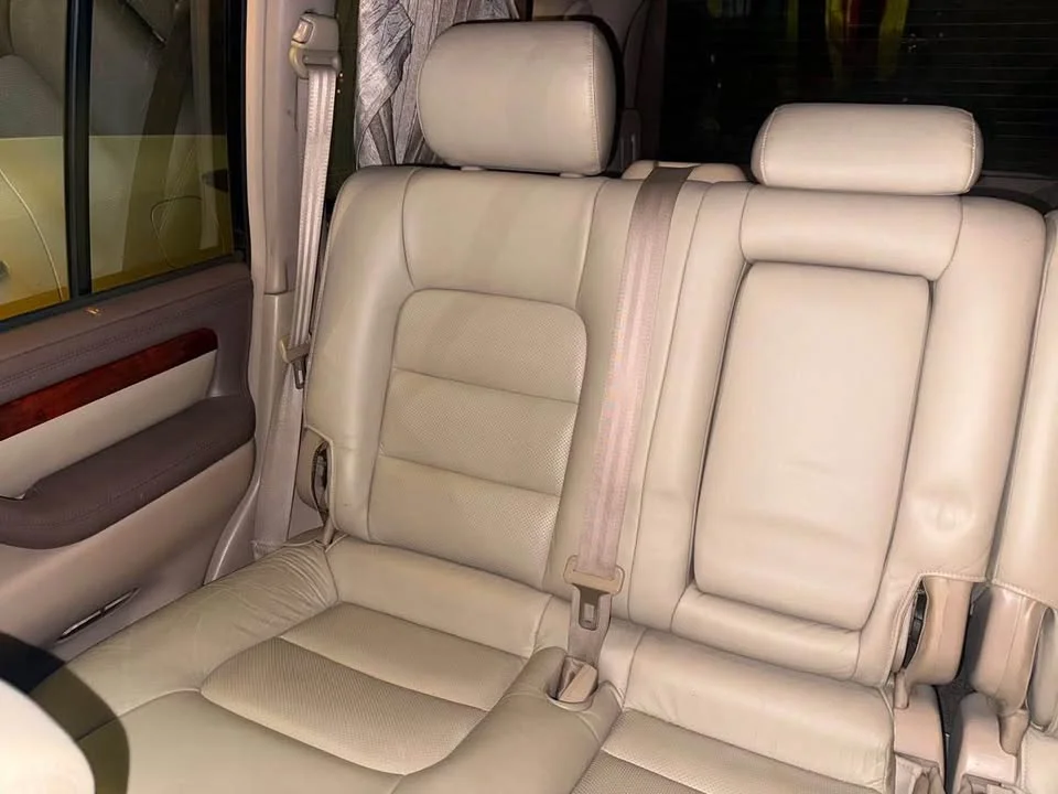2000 Lexus LX II 3