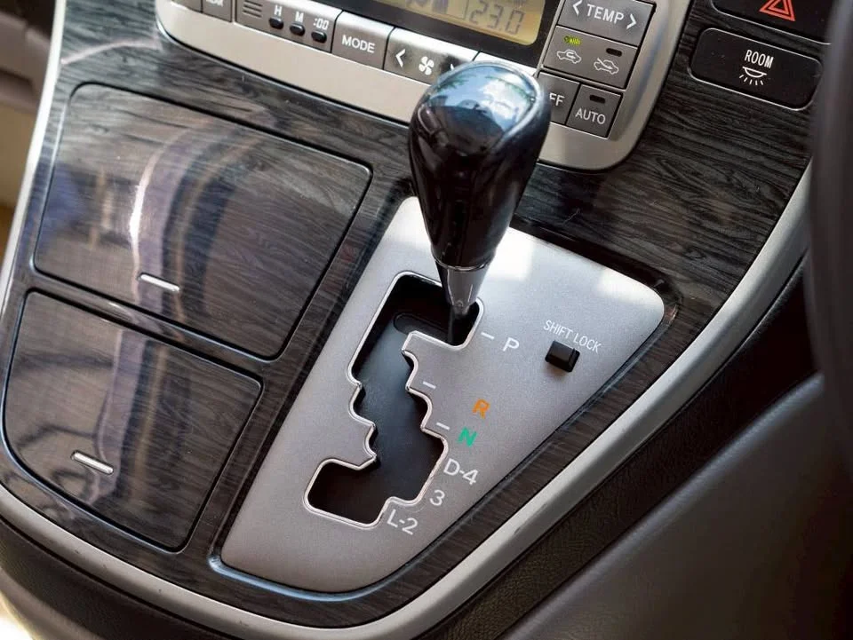 2010 Toyota Alphard, Vellfire I (AH10) 3