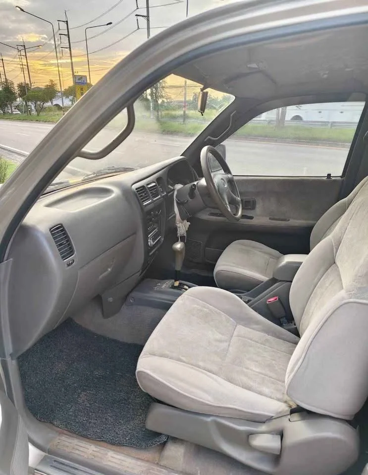 2003 Toyota Hilux Tiger VI 3