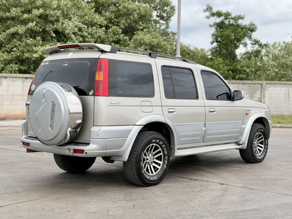2005 Ford Everest I 3
