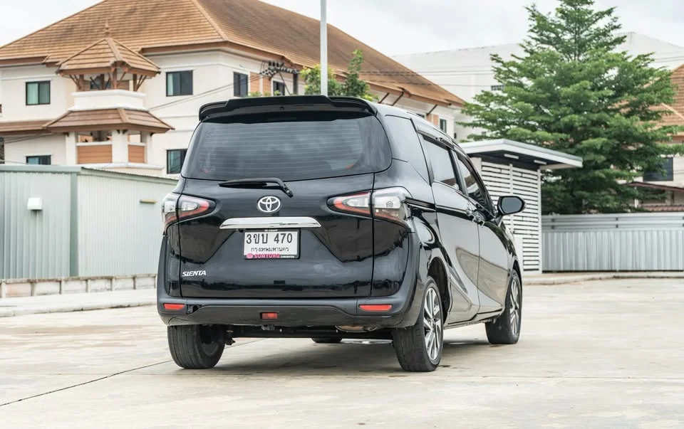 2017 Toyota Sienta II 2
