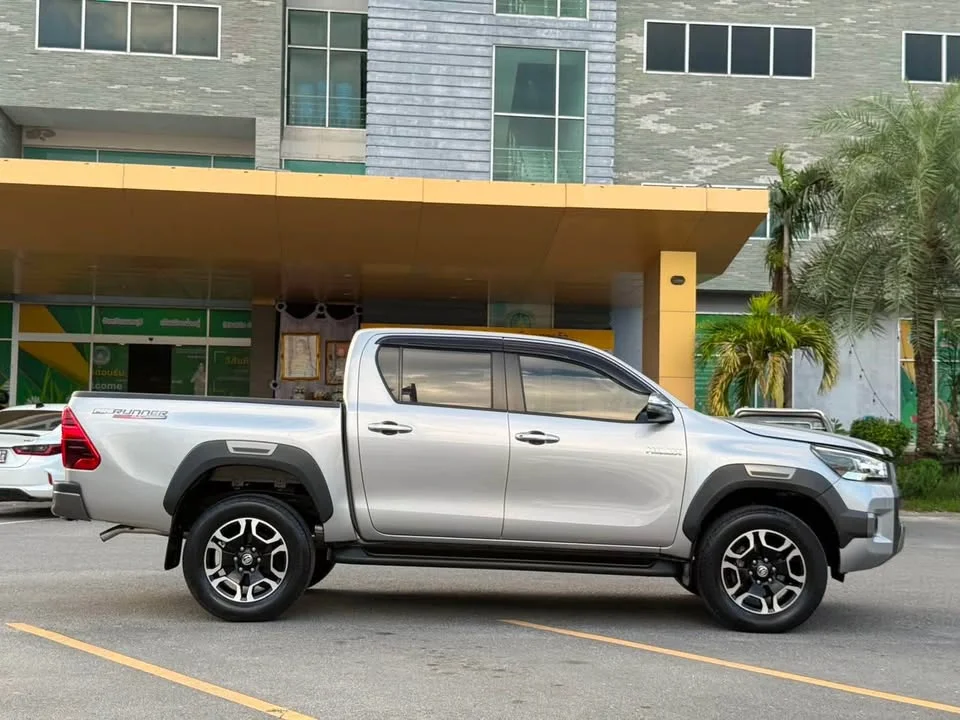 2023 Toyota Hilux VIII 2