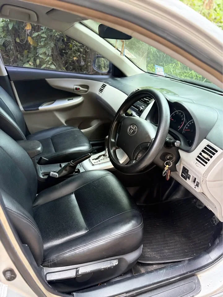 2010 Toyota Corolla Altis X (E140) 3