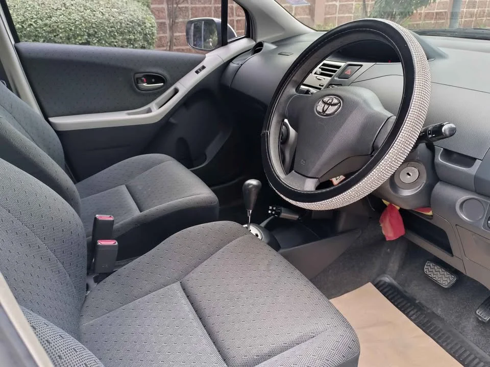 2010 Toyota Yaris II 2