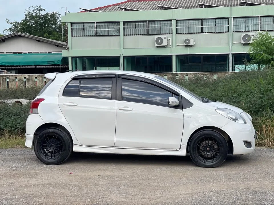 2009 Toyota Yaris II 2
