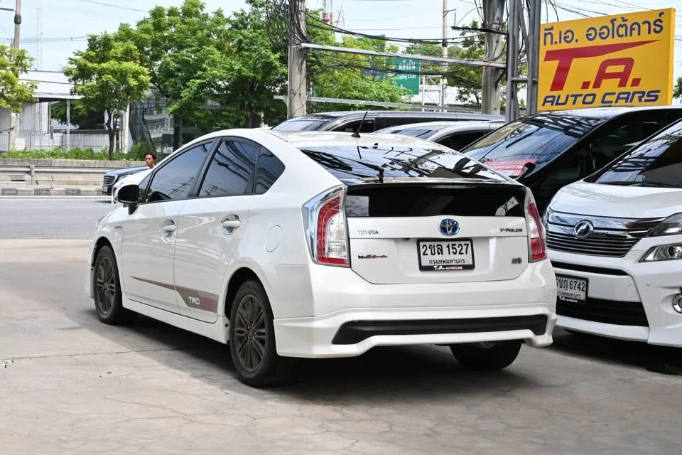 2013 Toyota Prius III 3