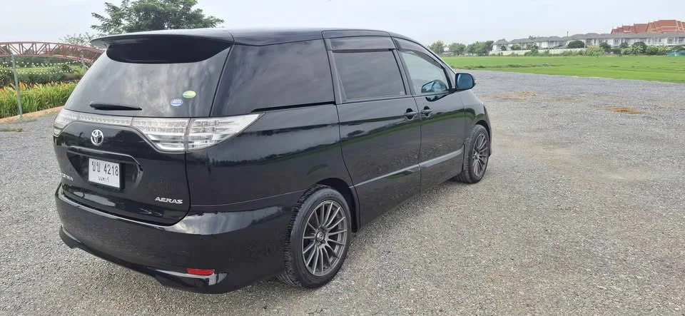 2010 Toyota Estima III 2