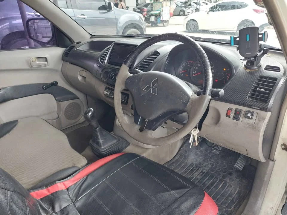 2013 Mitsubishi Triton IV 2