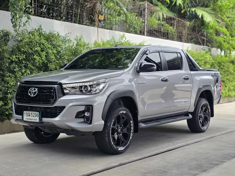 2020 Toyota Hilux VIII 2