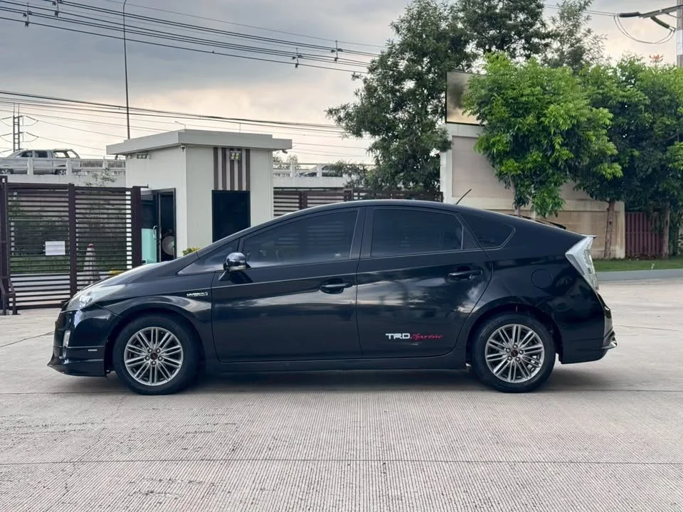 2011 Toyota Prius III 2