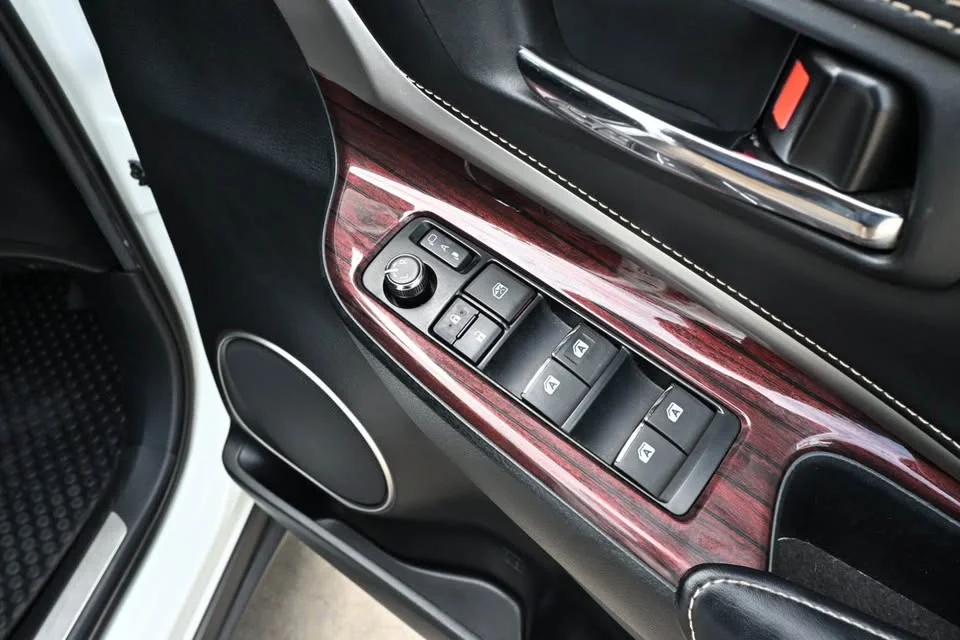 2015 Toyota Harrier III 2