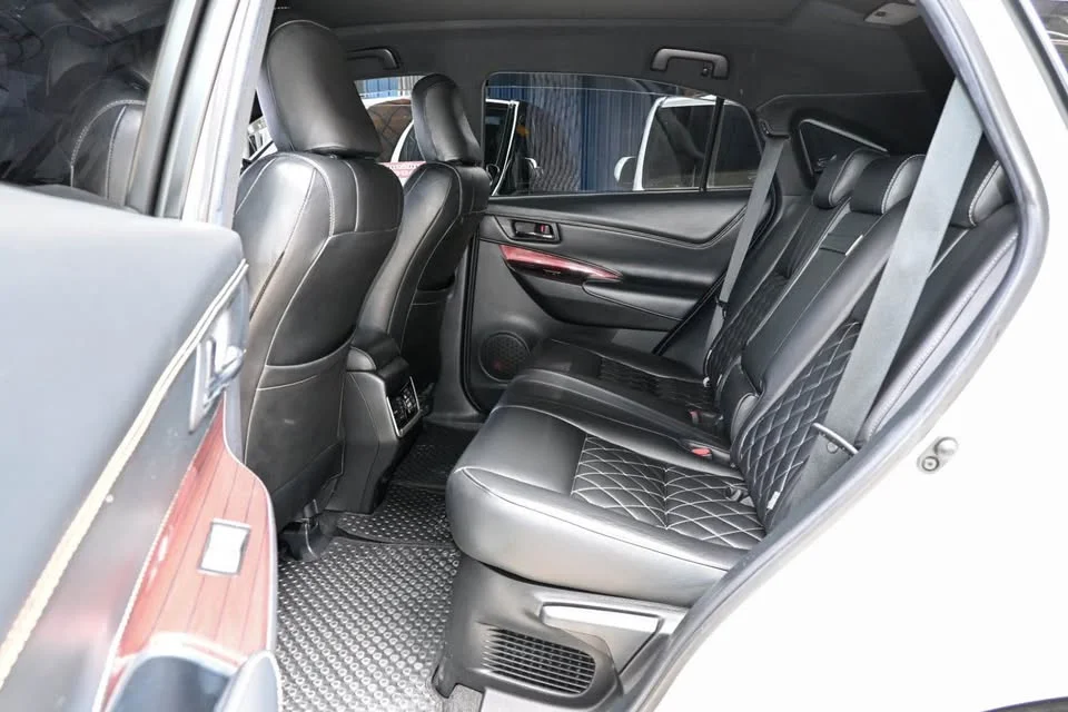 2015 Toyota Harrier III 3