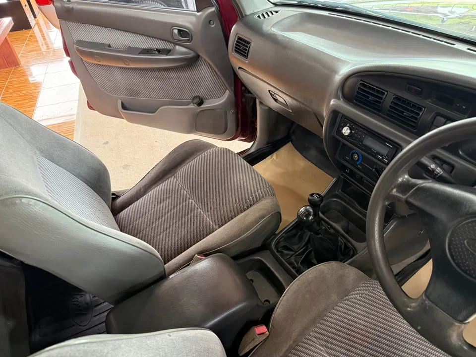 2000 Mazda 2500 Fighter V 3