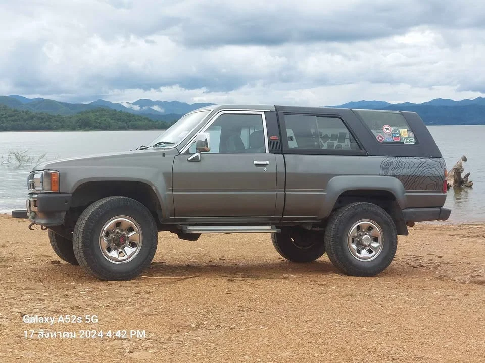 1986 Toyota Hilux Mighty-X V 3