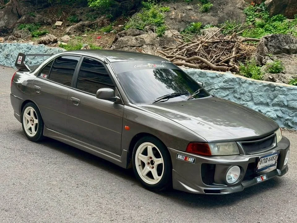 Mitsubishi Lancer VII 3
