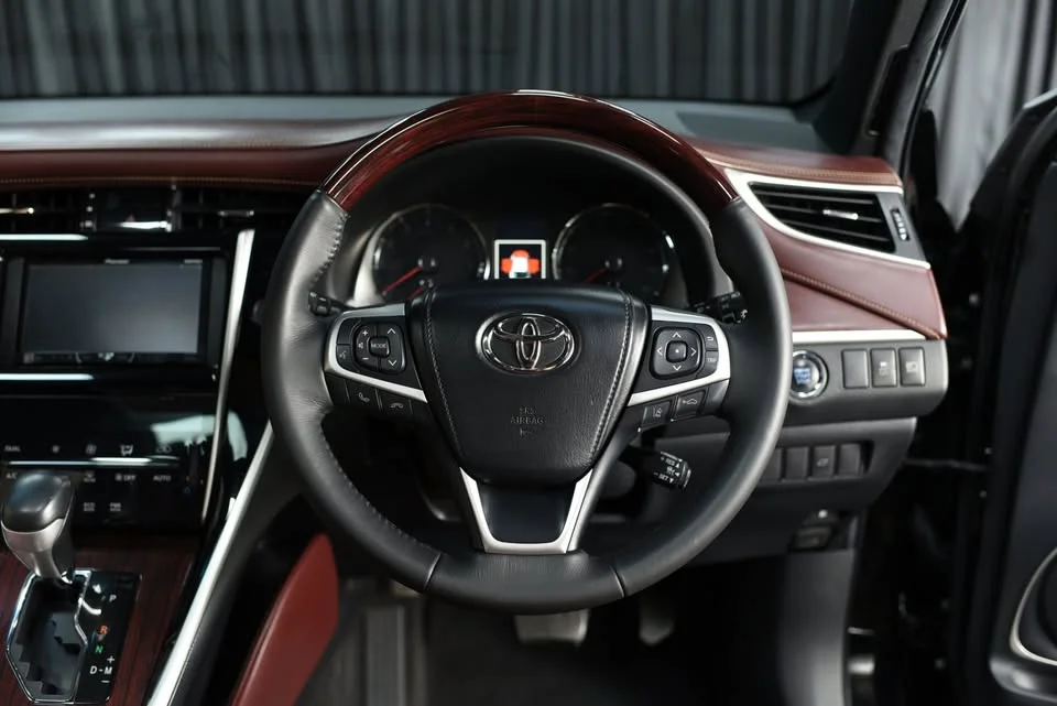 2014 Toyota Harrier III 3
