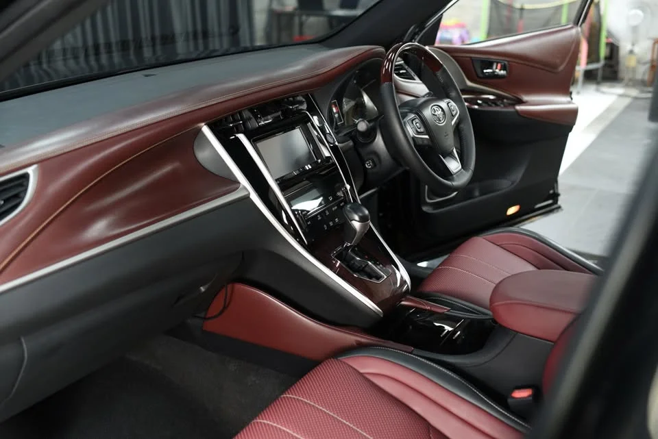 2014 Toyota Harrier III 3