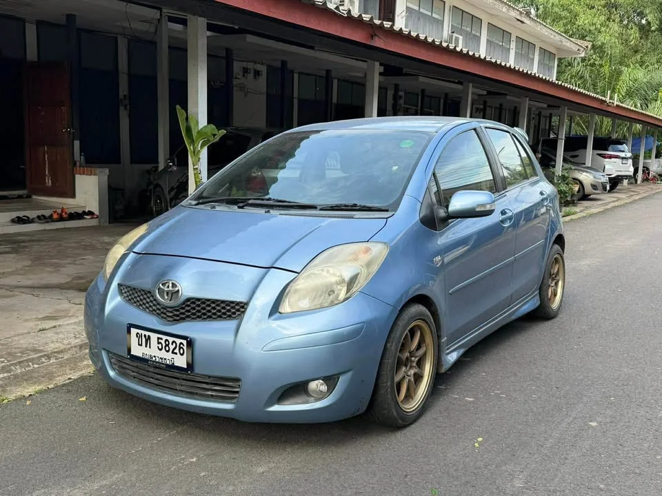 2010 Toyota Yaris II 2