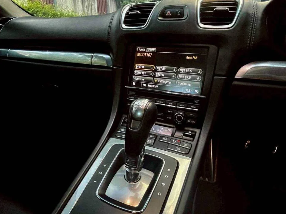 2012 Porsche Boxster and Cayman III 3