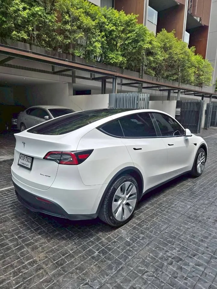 2023 Tesla Model Y 3