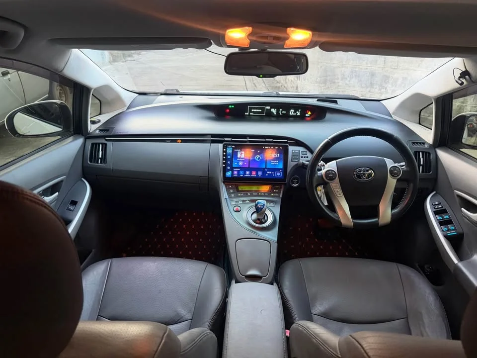 2011 Toyota Prius III 3