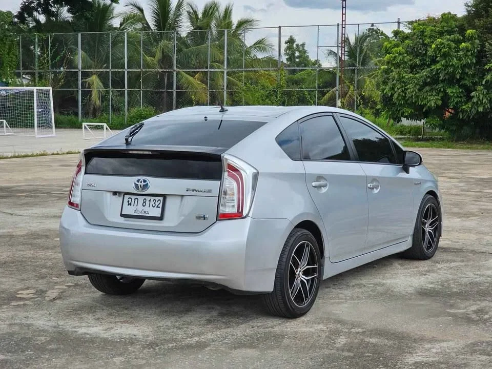 2012 Toyota Prius III 3
