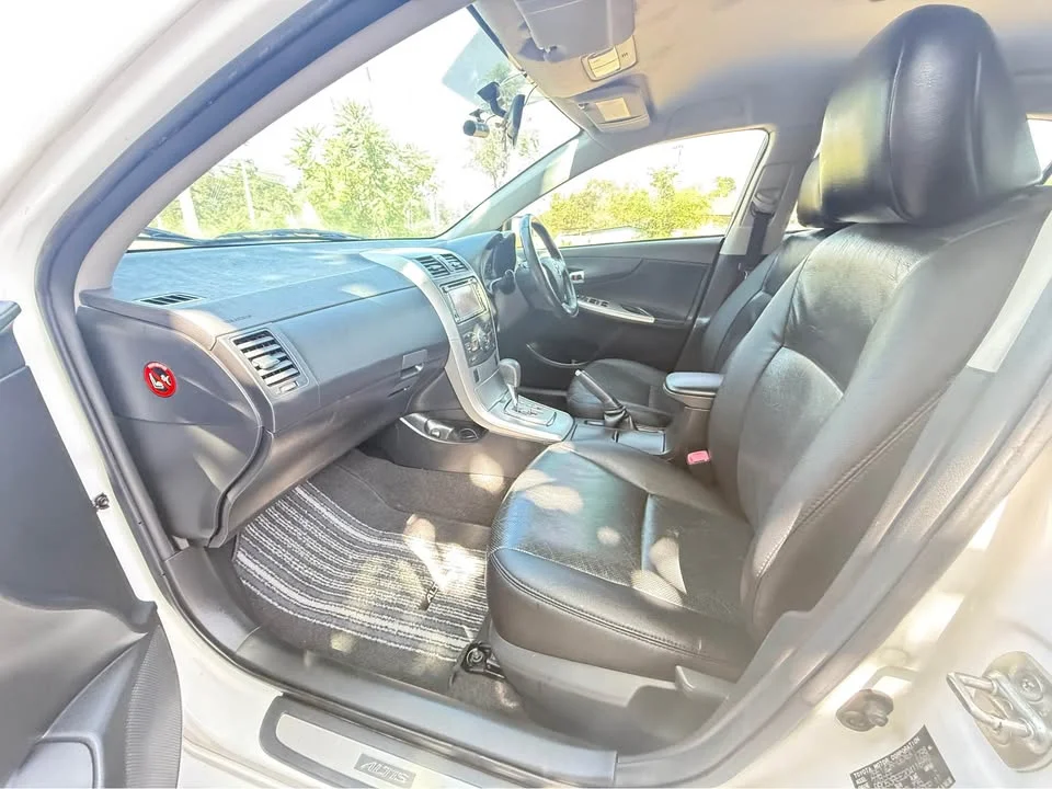 2012 Toyota Corolla Altis X (E140) 2