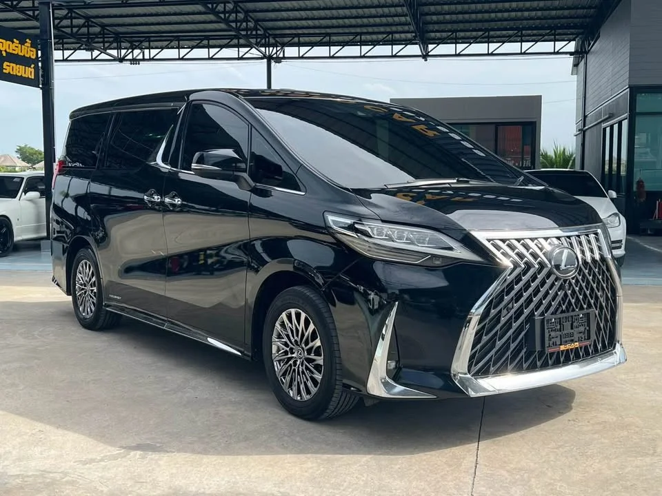 2021 Lexus LM I 2