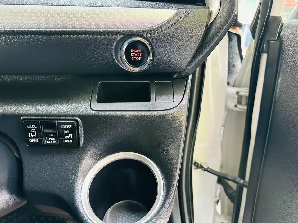 2016 Toyota Sienta II 3