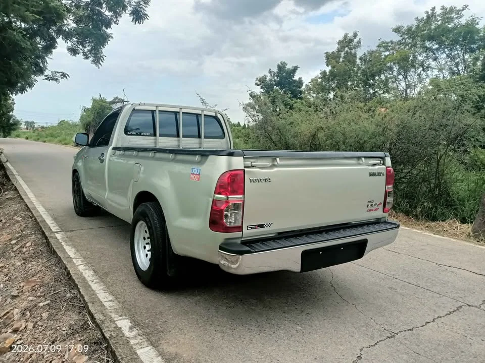 2013 Toyota Hilux VII 2
