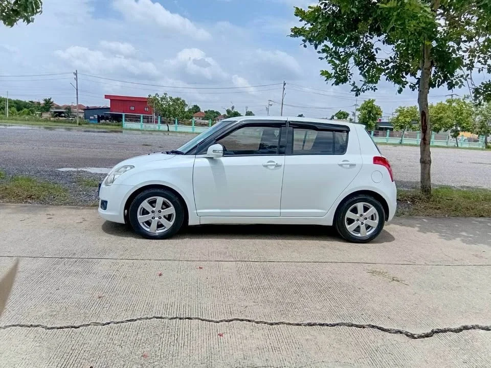 2012 Suzuki Swift I 3